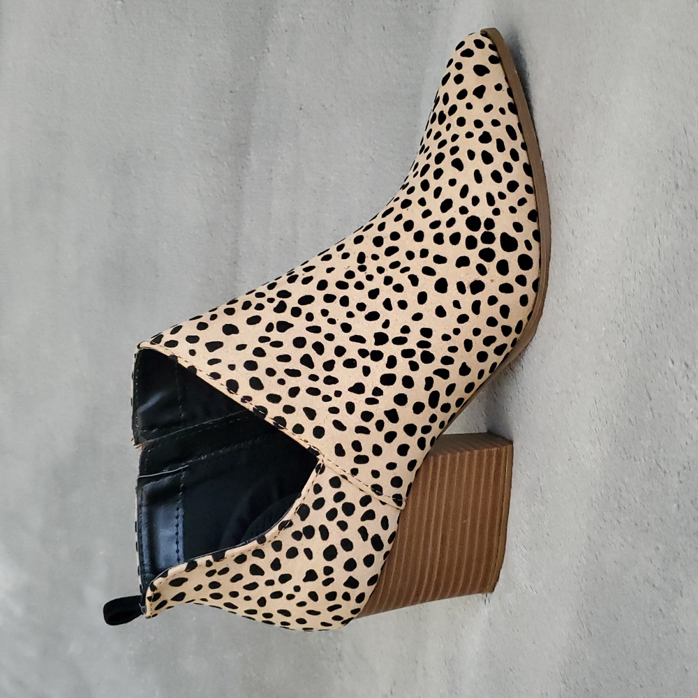 🆕️ QUPID Nava Leopard Tan & Black Faux Suede Cut Out Ankle Zip Booties SIZE: 7